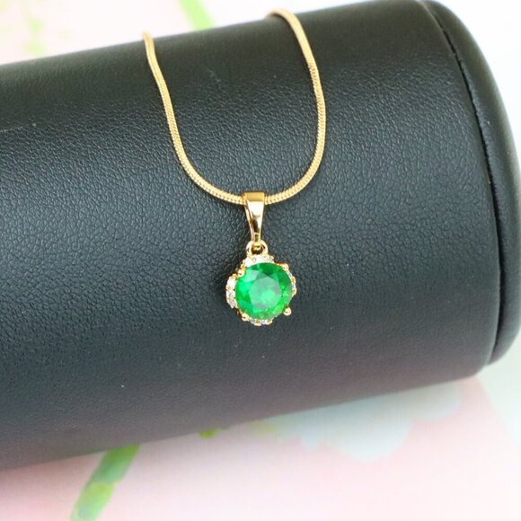 "Round Green Gemstone Pendant in Rose Gold – Elegant & Versatile, XPPT1325 - Picture 12 of 13